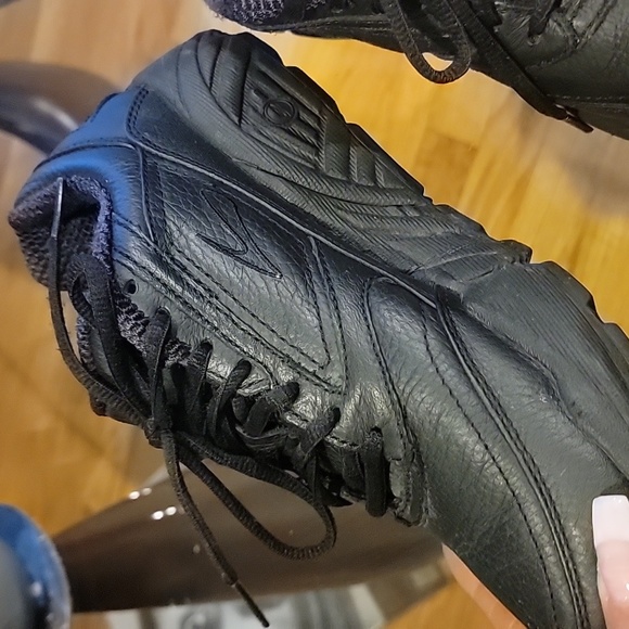 Brooks - Picture 4 of 7